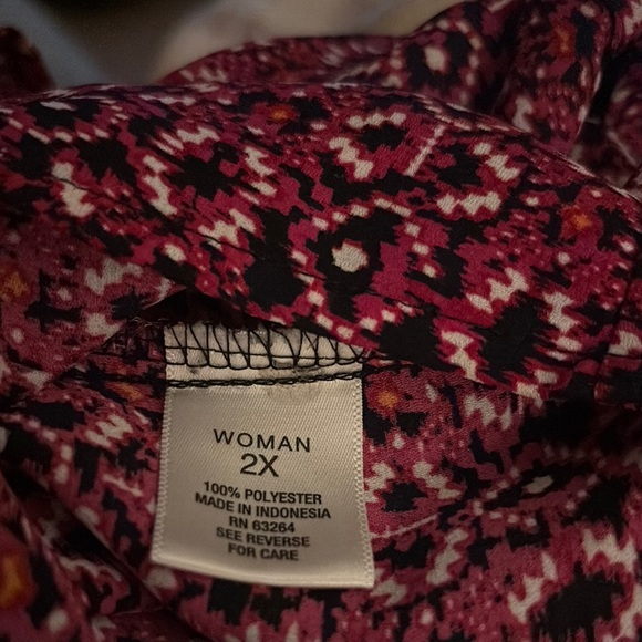 Roz and Ali Women's  Patterned Top - Picture 4 of 4